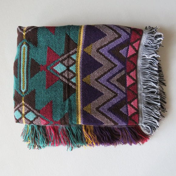 New Native Art Jacquard Woven Throw 46” x 57” - Picture 8 of 10